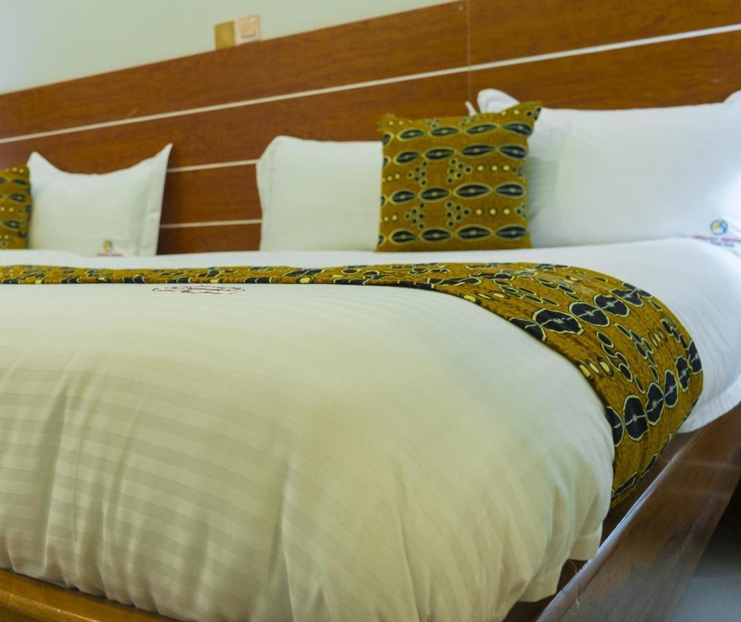 Hotel Ambrosia Heights Entebbe Esterno foto