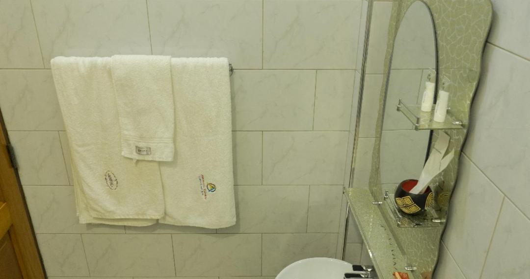 Hotel Ambrosia Heights Entebbe Esterno foto