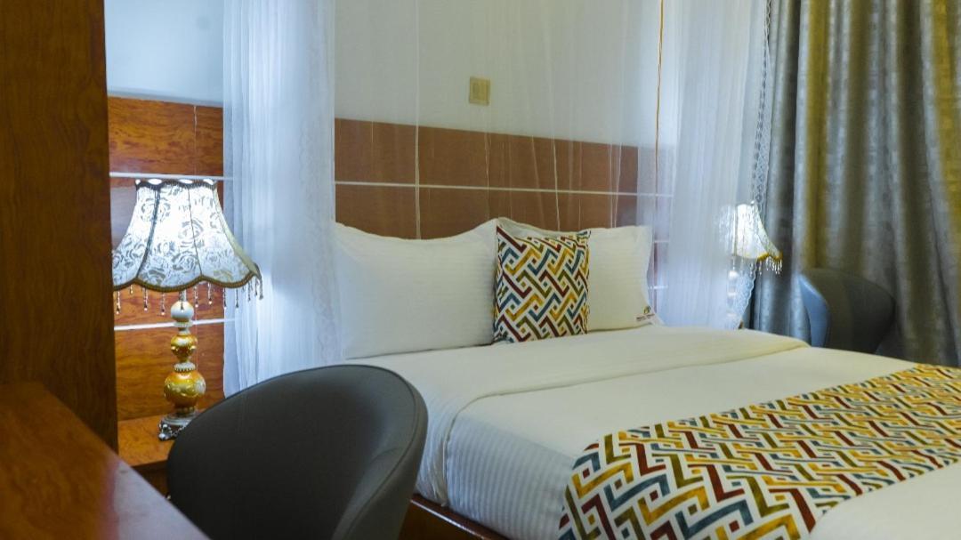 Hotel Ambrosia Heights Entebbe Esterno foto